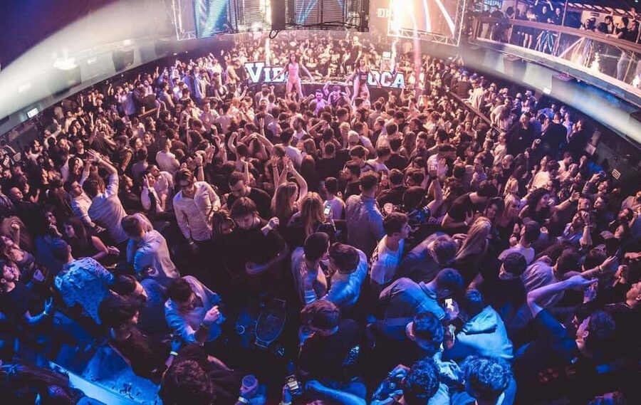 Milan Social Walk: Bars, Squares & Local Vibes - Who should book this Milan night out?