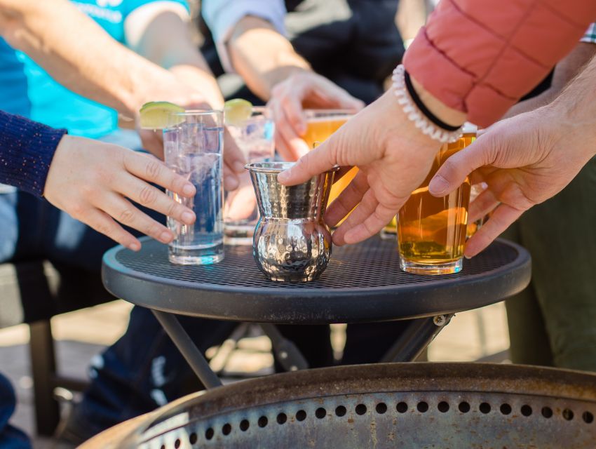 Minneapolis: History and 4-Bar Crawl Guided Walking Tour - Stop one: setting the story over a drink