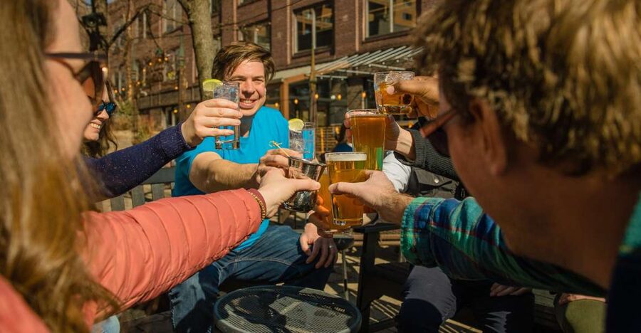 Minneapolis: History and 4-Bar Crawl Guided Walking Tour - The Warehouse District, from rough edges to polished bars