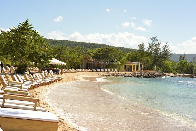 Montego Bay: Bamboo Beach Club with Lunch and Cocktails - Cocktails, Lemonade, and Chair-Side Service
