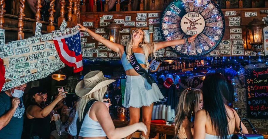Nashville Bar Crawl: Guided Pub Crawl with Drinks Discounts - Starting near Broadway after dark
