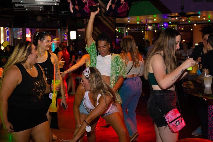 Nashville Bar Crawl: Guided Pub Crawl with Drinks Discounts - What the $48 price really covers