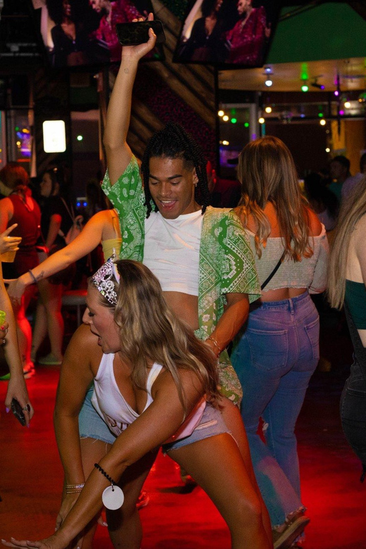Nashville Bar Crawl: Guided Pub Crawl with Drinks Discounts - Who will enjoy this Nashville night out