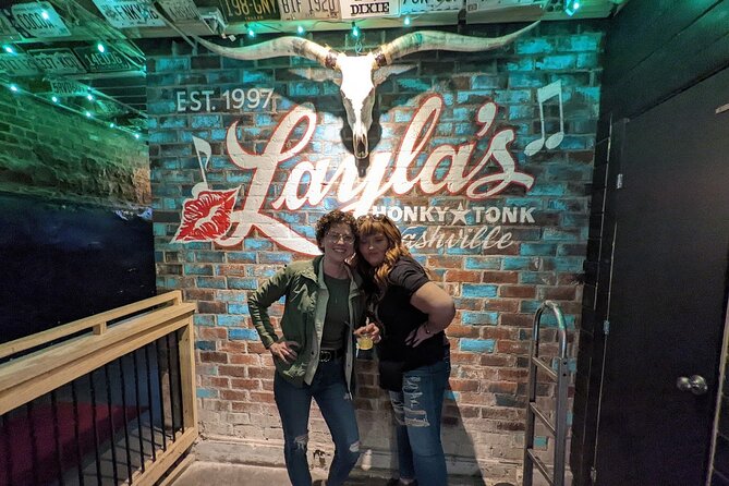 Nashville Bar Crawl with Express Entry and Drink Discount - Live music, honky tonks, and Broadway atmosphere