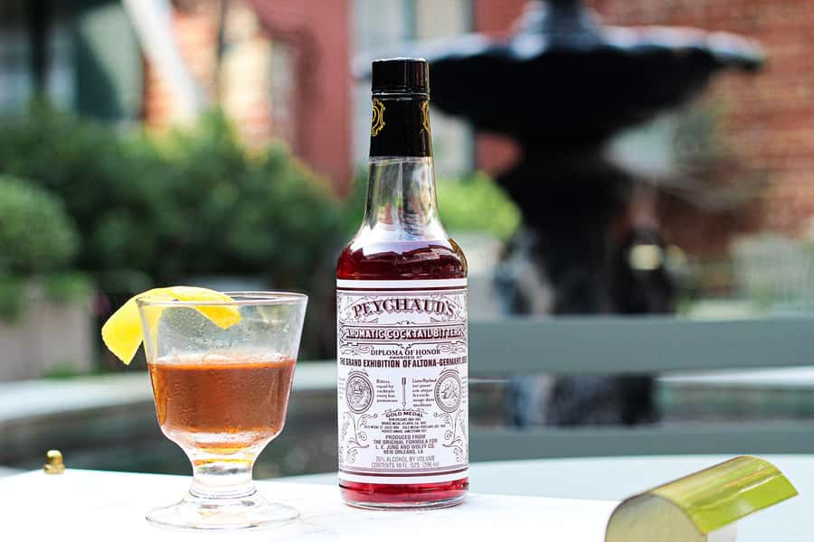 New Orleans: Afternoon Cocktail Walking Tour with Drinks - Pirate stories and the green fairy