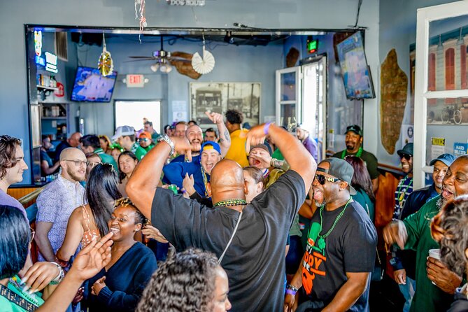 New Orleans Bourbon Street Bar Crawl w/ Shots & Souvenir Cup - Who should book this experience