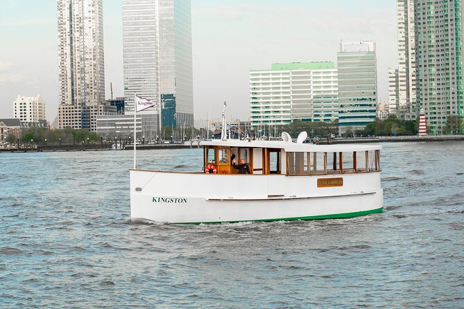 New York City Sunset Cocktail Cruise on Small Yacht - Sunset along the Hudson and New York waterways