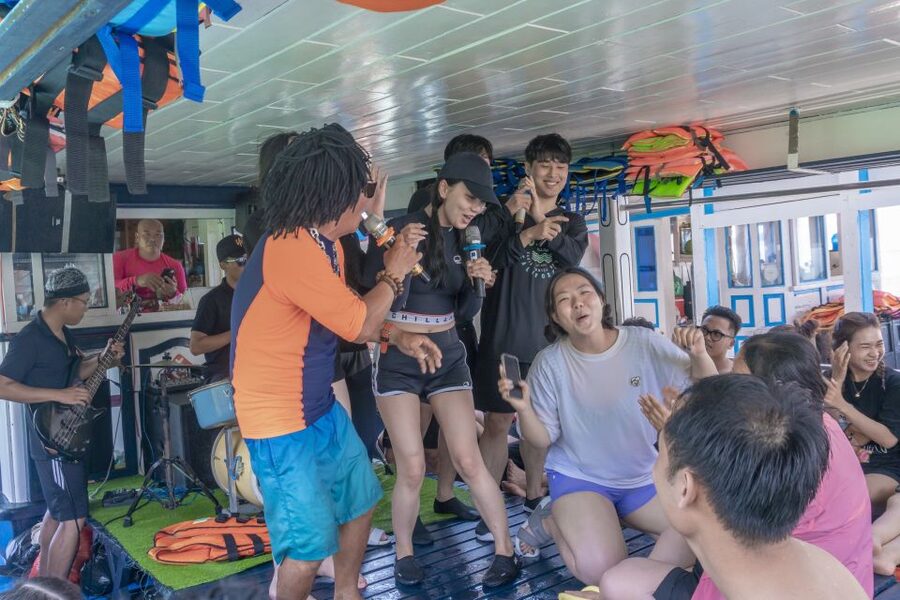 Nha Trang: Coral Reef Snorkeling and Floating Bar Party - Group size, guide quality, and the party atmosphere
