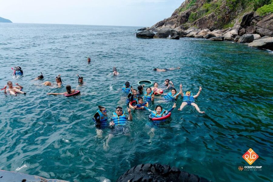 Nha Trang: Coral Reef Snorkeling and Floating Bar Party - Lunch at Con Se Tre Tourist Village