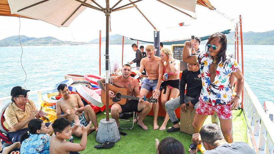 Nha Trang: Coral Reef Snorkeling and Floating Bar Party - Food, drinks, and what the $30 price really buys