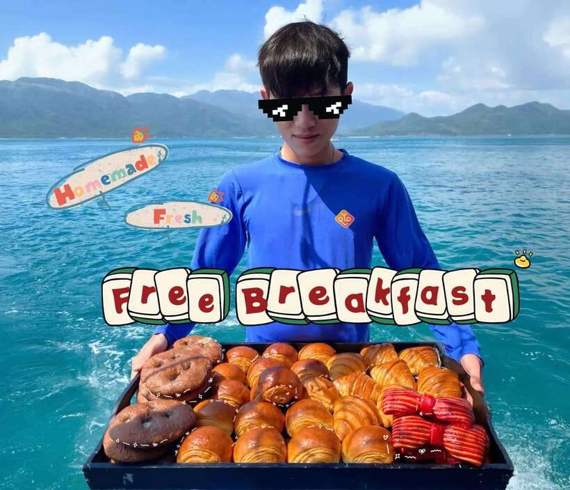 Nha Trang: Coral Reef Snorkeling, Mud Bath & Floating Bar - Con Se Tre’s floating bar and water activities