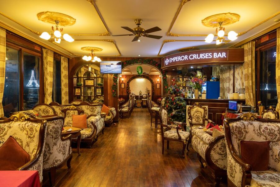 Nha Trang: Romantic Sunset Cocktails and Dinner Cruise - Starting with pickup in Lộc Thọ