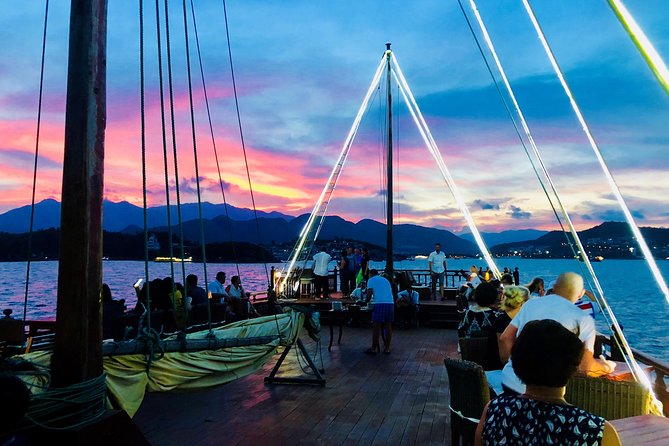 Nha Trang Sunset Cocktails and Dinner Cruise - Who will get the most from this cruise