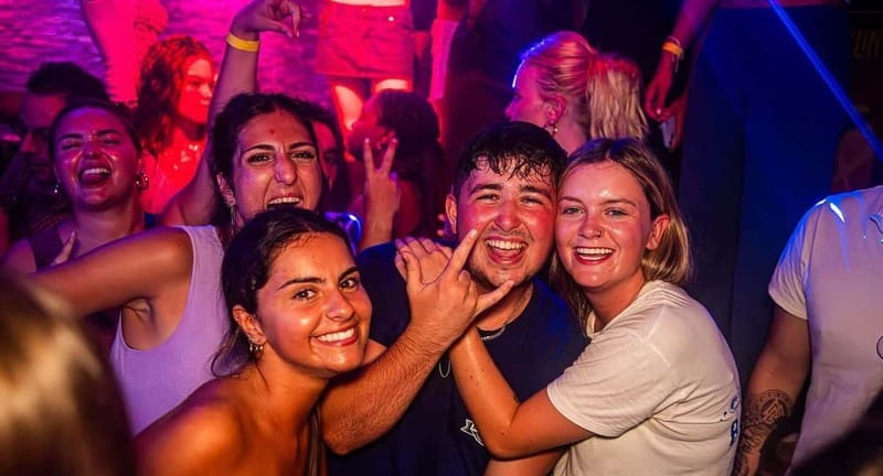 Nice: Bar/Pub Crawl with Free Shots and VIP Entry - How to make the night better