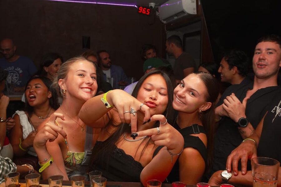 Nice: Orange Bar Crawl with 5 Free Shots & VIP Club Entry - Key points to know before booking