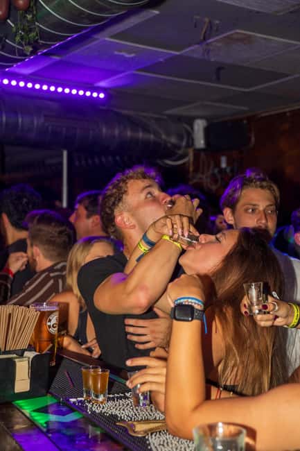 Nice: Orange Bar Crawl with 5 Free Shots & VIP Club Entry - Arriving at the nightclub with VIP entry