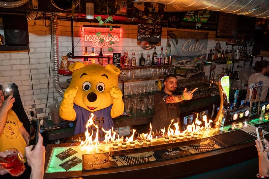 Nice : Yellow Pub Crawl - Social Bars, Games & Meet People - Four bars designed for conversation
