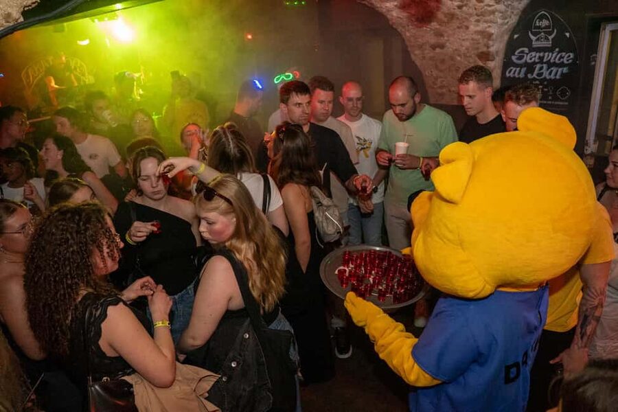 Nice : Yellow Pub Crawl - Social Bars, Games & Meet People - Finishing with VIP nightclub entry