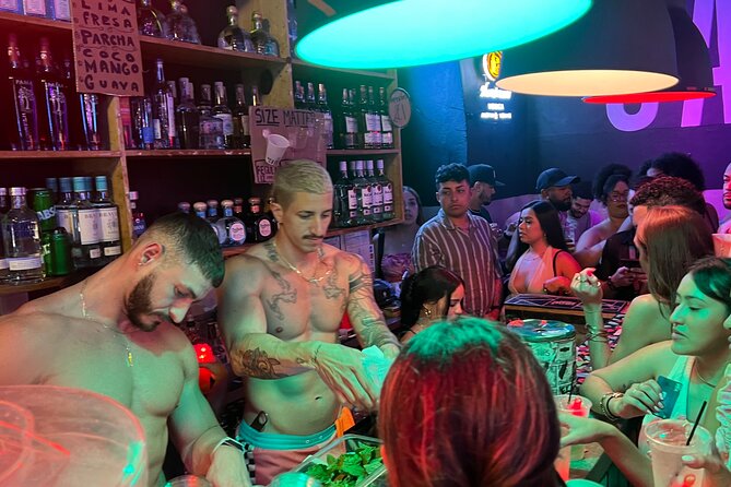 Nightlife Adventure La Placita Calle Cerra La factoría La Perla - What About La Perla?