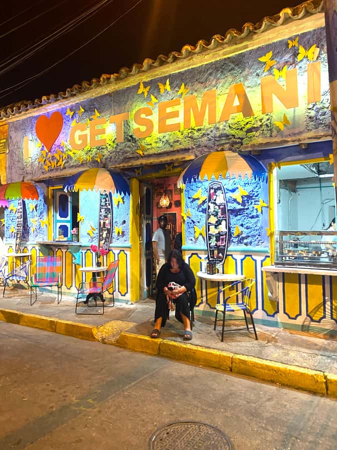 Nightlife: sunset boat party + tour of the old town - Should you book this sunset boat and Getsemaní tour?