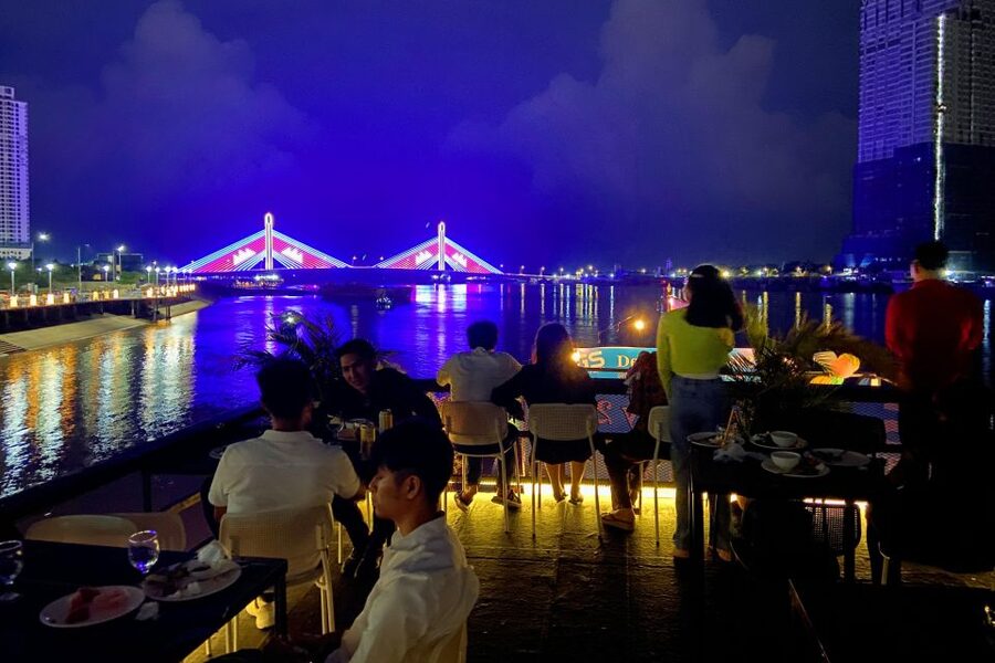 Nightlife three hours food tours - What kind of Phnom Penh evening is this?