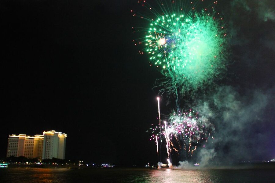 Nightlife three hours food tours - The 90-minute boat ride and Phnom Penh after dark