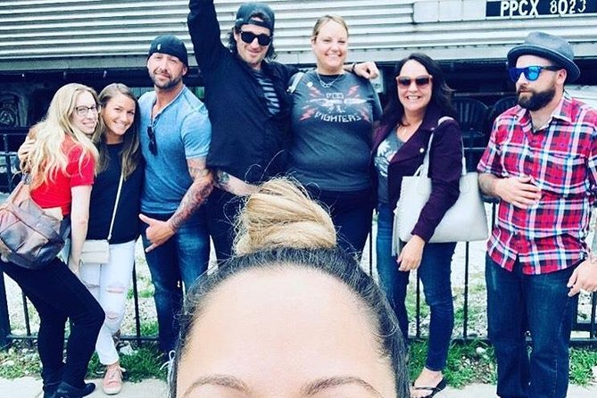 NOT OPERATING Walking tour to Chicago dive bars - Why the group limit of 12 mattered