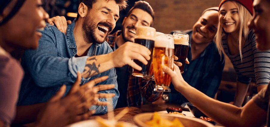 Nuremberg: Bar and Club Tour with Free Shots and Free Entry - What the four-hour night is really like