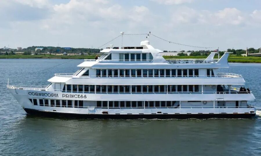 NYC: July 4th Fireworks Party Cruise with BBQ Buffet & Bar - Watching New York’s July 4 fireworks from the water