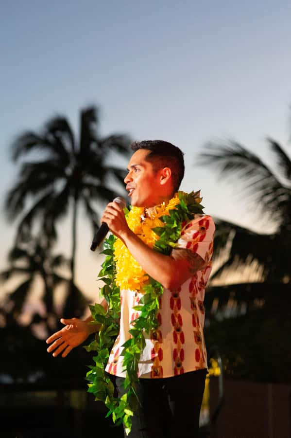 Oʻahu: Nā Lei Aloha Lūʻau & Dinner or Cocktail Show Option - Sunset and stage show on the rooftop