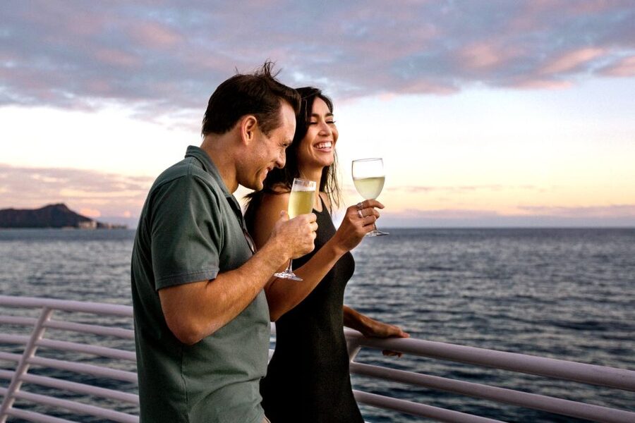 Oahu: Friday Night Fireworks Cocktail Cruise - Who should book this cruise?