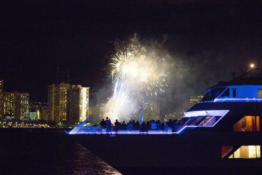 Oahu: Friday Night Fireworks Cocktail Cruise - Should you book the Friday night fireworks cruise?