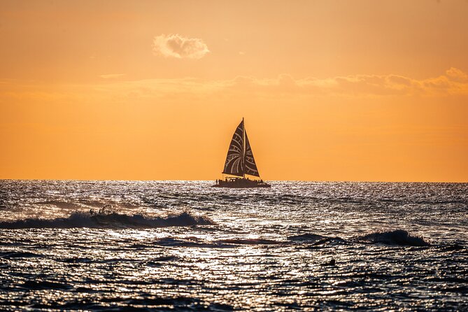 Oahu's Waikiki Coast: Moana’s Sunset Cocktail Sail - What the crew adds to the experience