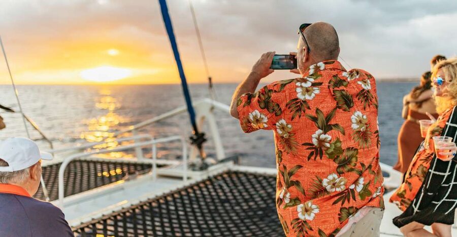 Oahu: Waikiki Sunset Catamaran Cocktail Cruise - Setting sail along the Waikīkī coast