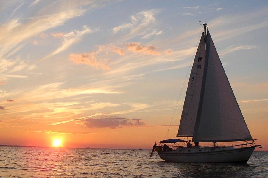 Oahu: West Oahu Sunset Cruise with Cocktails and Appetizers - Should You Book the West Oahu Sunset Cruise?