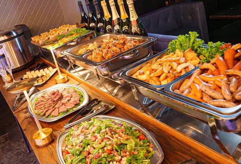 Okinawa:Sky BAR TOPTREE Nightclub Entry Ticket+Drink & VIP - Choosing between the 1,000-yen and 2,000-yen plans