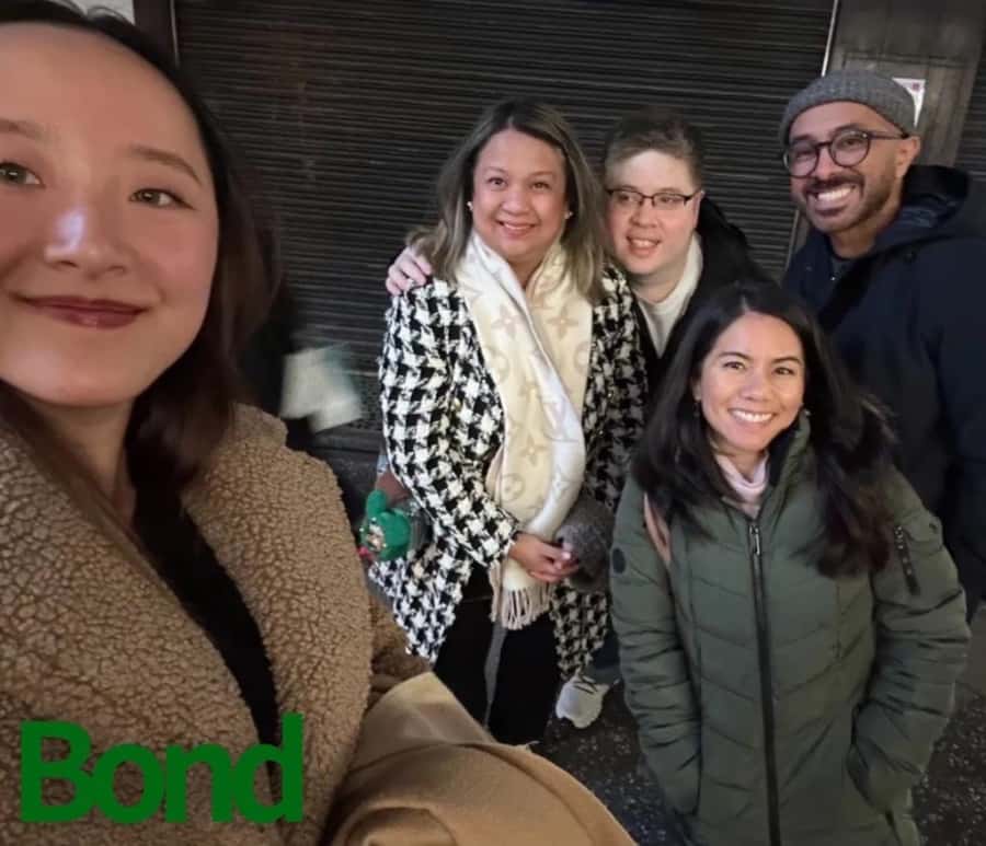 Osaka : Bar Hopping Tour - Starting with the guide and the first local stop