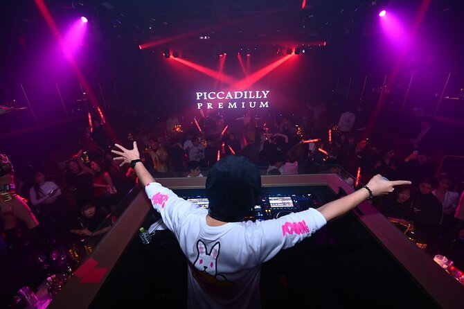 Osaka: PICCADILLY PREMIUM DINNER SHOW&NIGHTCLUB with Tasting - Who should book Piccadilly Premium