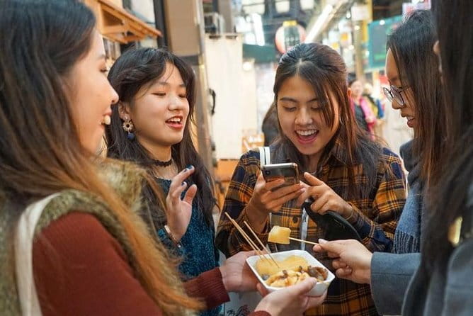 Osaka: Private Food Tour & Bar Hopping in Namba - Okonomiyaki at Honke Otako Hozenji