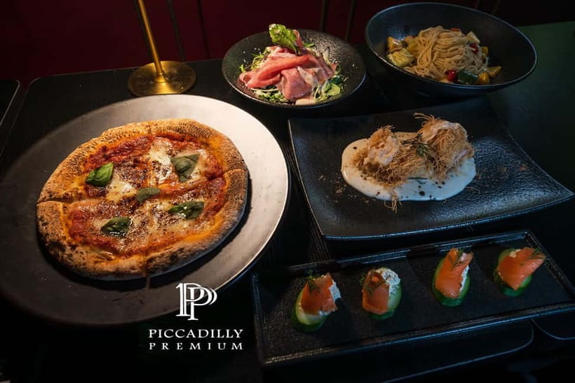 Osaka Umeda：PICCADILLY LIVE SHOW & NIGHTCLUB TICKET & Shisha - The live show is the main reason to arrive early