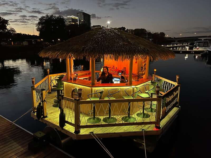 Ottawa: Floating Tiki Bar Cruise on the Ottawa River - Weather, clothing, and comfort