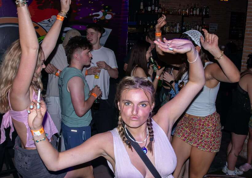 Pai Pub Crawl: The Best Nightlife in Town! - What the staff add to the experience