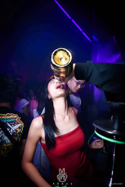 Paris After Dark: Speakeasy, Cocktails, Local Bars & Clubs - What makes this Paris night different