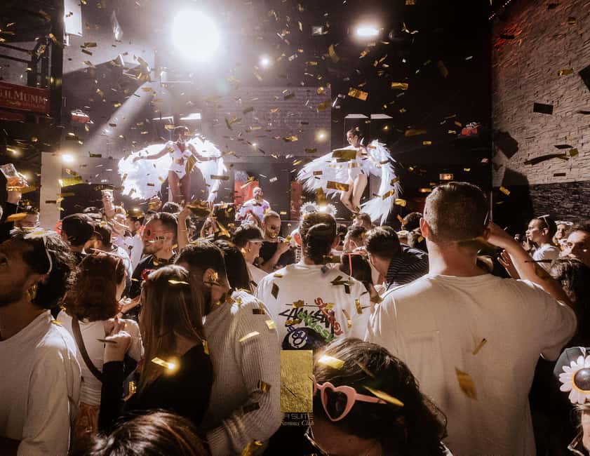 Paris After Dark: Speakeasy, Cocktails, Local Bars & Clubs - Who should book this night out