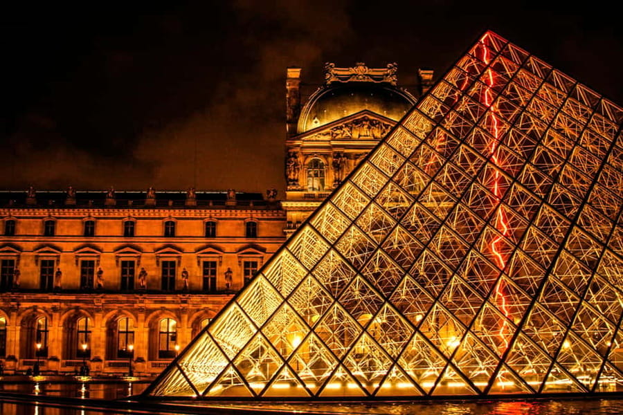 Paris: Darkest Tales,A Night of Secrets & Legendary Bar Tour - Medieval rituals, plague, and the city’s macabre side