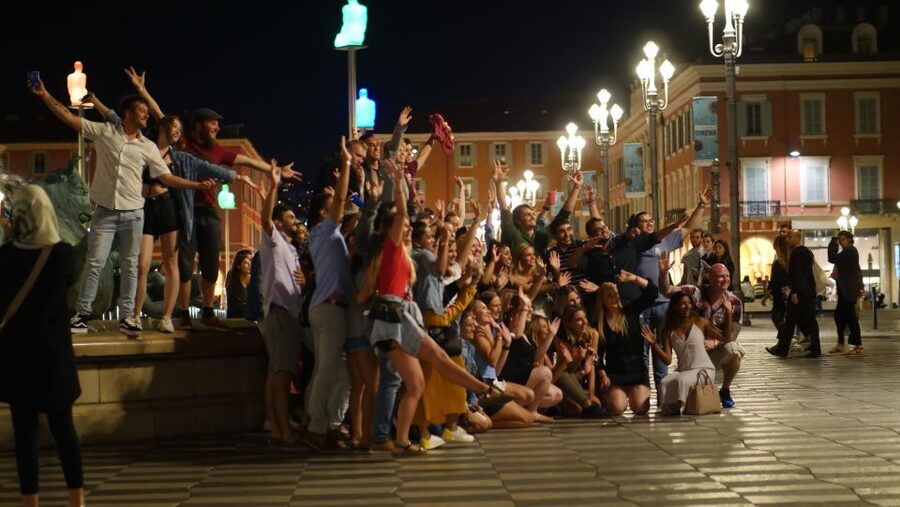 Paris: Guided New Year's Eve Bar Crawl with Drink - Key points to know before booking