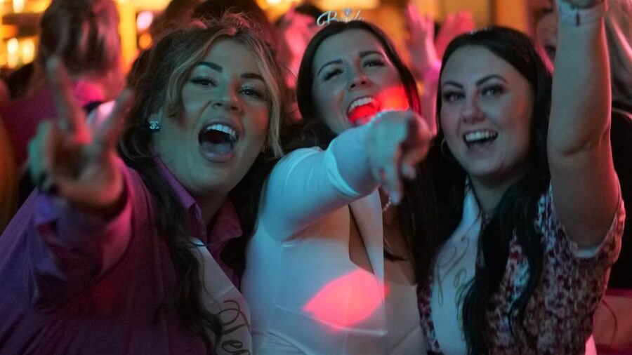 Paris: Latin Quarter Guided Pub Crawl to Bars and Clubs - Who should book this Latin Quarter night?
