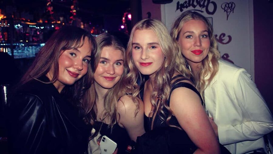 Paris: Latin Quarter Guided Pub Crawl to Bars and Clubs - What the $14 price really buys