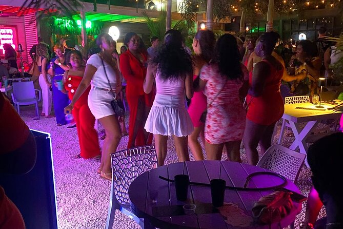 Party Bus Bar Hopping Nightlife in Sint Maarten - Maho starts the evening with easy bar hopping