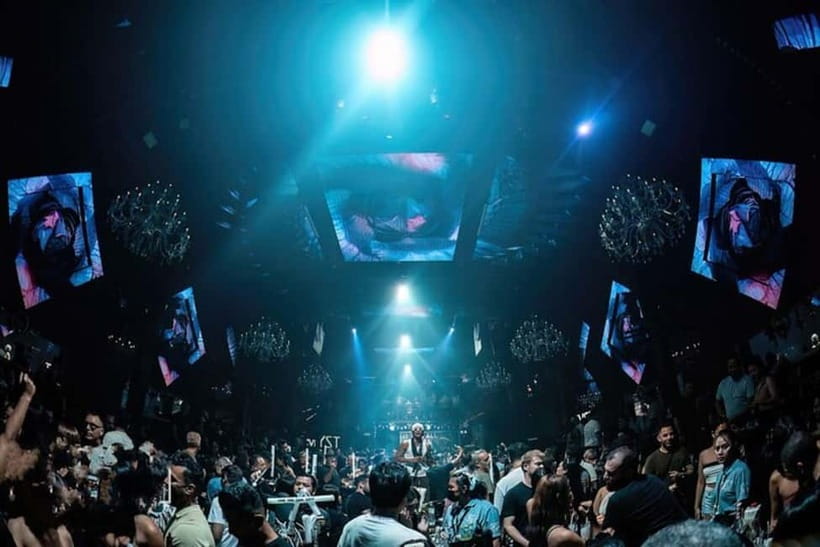 Pattaya: Rooftop, Nightclubs, Nightmarket & Walking Street - Live rock at The Stones House